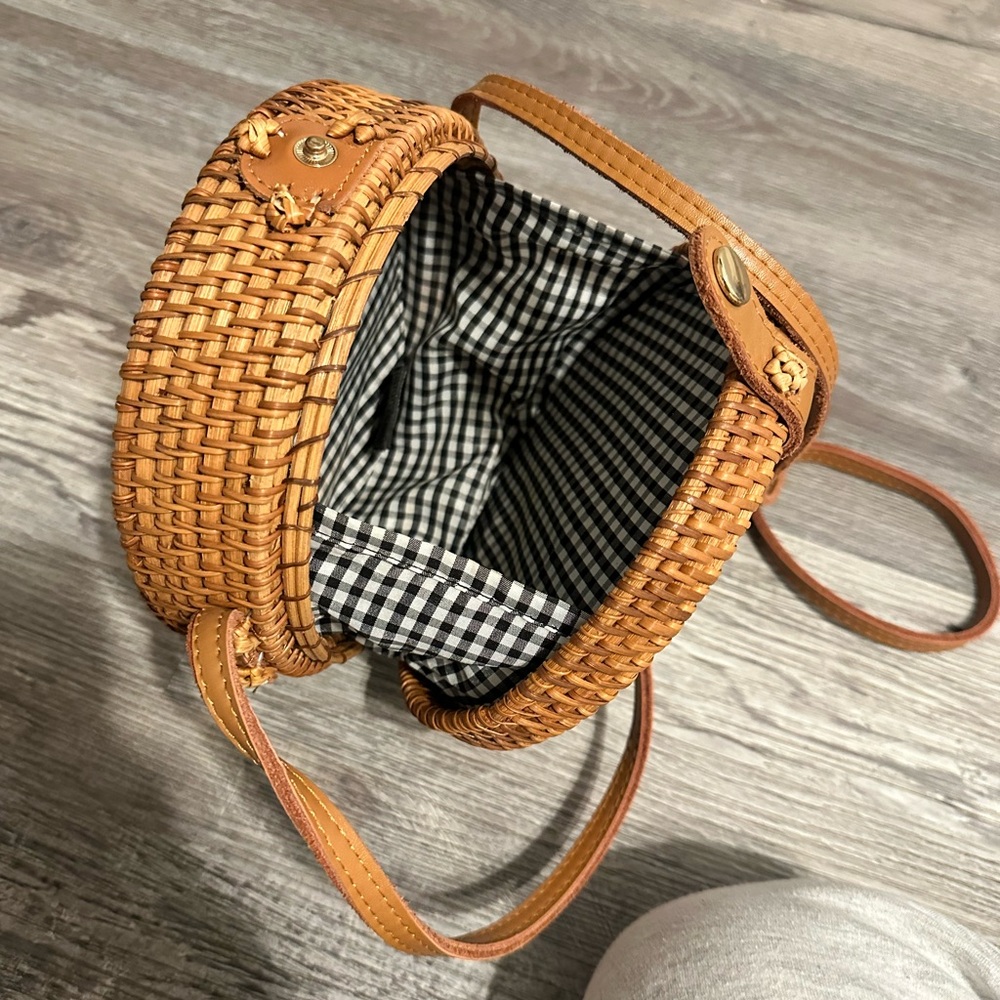Round Woven  Crossbody Bag - Picture 5 of 6